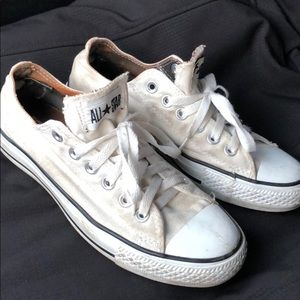 tan converse